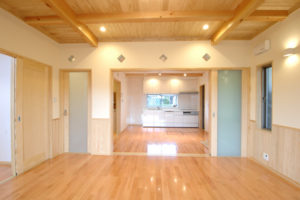 リビングよりキッチン側