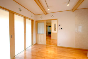 ダイニングキッチンより廊下側