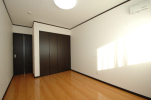 洋室入口・クローゼット